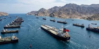 Señalan a Irán por ataque a dos buques petroleros en Ormuz; hay un muerto y ocho heridos