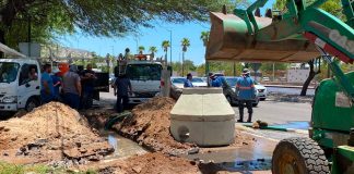 Repara Agua de Hermosillo tubería dañada frente al Hospital Universitario