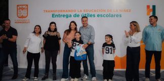 Entregan 500 kits escolares a niñas y niños de Hermosillo previo al regreso a clases