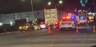 Bloquean salida sur de Hermosillo vecinos de Altares 2; protestan por falta de agua y electricidad en sus viviendas