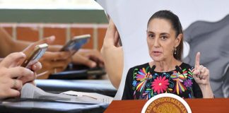 Sheinbaum aprueba restringir celulares en escuelas de México, pero esperará opinión de maestros Sheinbaum aprueba restringir celulares en escuelas de México, pero esperará opinión de maestros