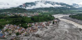 Ascienden a alrededor de 1,400 los desaparecidos y casi 400 muertos por tragedia en la frontera de Nepal y Tibet