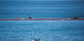 España instala barrera flotante en Ceuta tras cruce masivo de migrantes que dejó al menos 67 muertos España instala barrera flotante en Ceuta tras cruce masivo de migrantes que dejó al menos 67 muertos