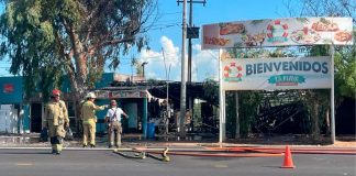 Incendio deja cuantiosos daños materiales en restaurante de mariscos frente al Aeropuerto de Hermosillo