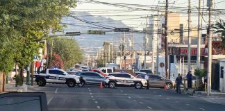 Vecinos bloquean calles al norte de Hermosillo por falta de luz; llevan más de un mes con fallas