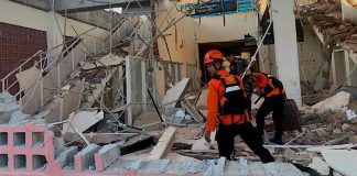Sube a 87 la cifra de muertos por terremoto en Indonesia; hay más de 150 mil desplazados