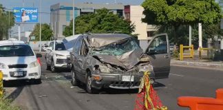 Choque entre camioneta y tráiler deja daños materiales al norte de Hermosillo