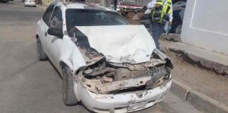 Choque de tres vehículos deja daños materiales al norte de Hermosillo