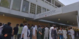 Incendio en hospital de Pakistán deja 14 bebés muertos; falla en aire acondicionado habría provocado tragedia