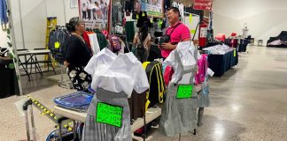 Familias buscan descuentos en Expo Regreso a Clases en Hermosillo