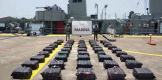Asegura Semar más de 1.6 toneladas de presunta cocaína flotando frente a Michoacán Asegura Semar más de 1.6 toneladas de presunta cocaína flotando frente a Michoacán
