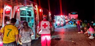 Otro camionazo en Sonora: muere conductor y 37 pasajeros resultan lesionados en carretera Guaymas-Obregón