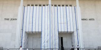 Gobierno de Trump amenaza con demoler el Centro Kennedy si no se realizan las reformas que propone en EEUU