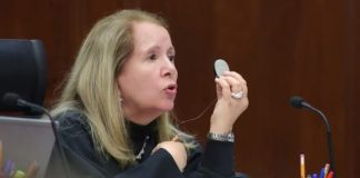 Loretta Ortiz se quita implante coclear en sesión de la SCJN para pedir que personas con discapacidad sean escuchadas