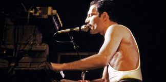 Subastarán piano y micrófono de Freddie Mercury