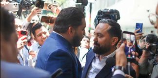 Se enfrentan a gritos, insultos y empujones diputados de Morena y PRI