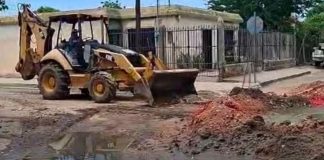 Avanzan trabajos en colector de 36 pulgadas tras megasocavón en colonia Sahuaro de Hermosillo Avanzan trabajos en colector de 36 pulgadas tras megasocavón en colonia Sahuaro de Hermosillo