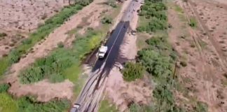 Accidente provoca derrame de 2 mil litros de ácido sulfúrico en carretera de Caborca