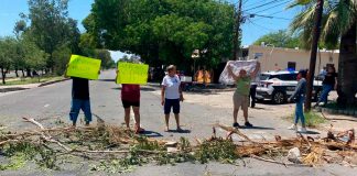 Bloquean vecinos bulevar Luis Encinas ante falta de agua en colonia El Mariachi de Hermosillo