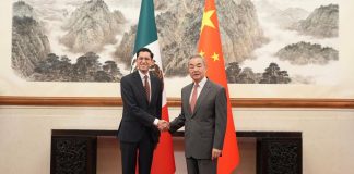 Roberto Velasco y Wang Yi dialogan en Beijing sobre la agenda bilateral entre México y China