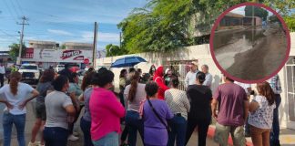 Vecinos protestan por socavones y fuga de aguas negras al norte de Hermosillo; exigen solución