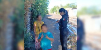 Localizan a niño extraviado en una tortillería de Miguel Alemán; policías lo reunieron con su familia