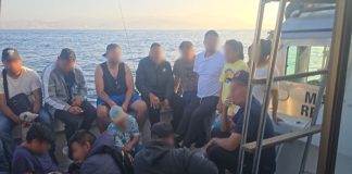 Marina rescata a 45 mexicanos trasladados ilegalmente en dos yates cerca de Ensenada