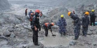 Nepal y China elevan a más de mil los muertos por la riada; buscan a 4 mil 400 desaparecidos
