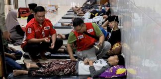 Más de 500 niños son hospitalizados en Indonesia tras intoxicación por comida escolar gratuita Más de 500 niños son hospitalizados en Indonesia tras intoxicación por comida escolar gratuita