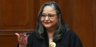 Reaparece Norma Piña y lanza indirecta a los nuevos ministros de la Corte: “Vengo con mi acordeón”