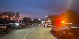 Rescatan a familia tras quedar atrapada en campestre tras inundación por lluvias en Hermosillo