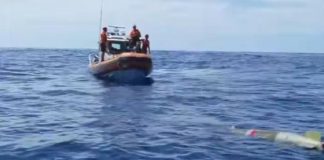 Pescadores encuentran presunto torpedo frente a Ensenada; Marina acude a retirarlo (VIDEO)