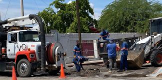Pese a trabajos de AguaH, siguen afectaciones por socavón y fugas en colonia Sahuaro de Hermosillo, denuncian vecinos