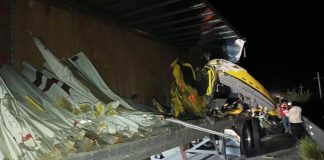 Choque entre tráiler y automóvil deja un lesionado en carretera Empalme-Ciudad Obregón Choque entre tráiler y automóvil deja un lesionado en carretera Empalme-Ciudad Obregón