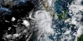 Rachel baja a categoría 1, pero mantiene lluvias muy fuertes en Baja California Sur Rachel baja a categoría 1, pero mantiene lluvias muy fuertes en Baja California Sur