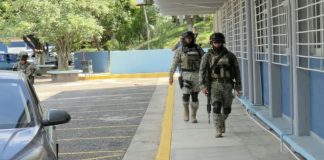 Amenazas por WhatsApp provocan evacuación de la Escuela Normal de Sinaloa en Culiacán Amenazas por WhatsApp provocan evacuación de la Escuela Normal de Sinaloa en Culiacán