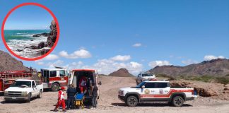 Rescatan a dos pescadores deportivos atrapados por la marea en Bahía de Kino