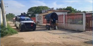 Asesinan a profesor dentro de una secundaria en Oaxaca; investigan el ataque Asesinan a profesor dentro de una secundaria en Oaxaca; investigan el ataque