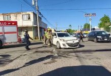 Aparatoso choque deja lesionados a una mujer y a su hijo de 6 años al poniente de Hermosillo Aparatoso choque deja lesionados a una mujer y a su hijo de 6 años al poniente de Hermosillo