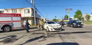 Aparatoso choque deja lesionados a una mujer y a su hijo de 6 años al poniente de Hermosillo