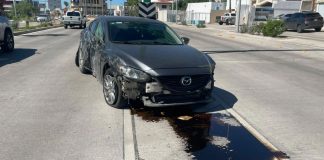 Choque en desnivel de Colosio y Solidaridad: vehículo derriba poste y cruza el camellón en Hermosillo Choque en desnivel de Colosio y Solidaridad: vehículo derriba poste y cruza el camellón en Hermosillo