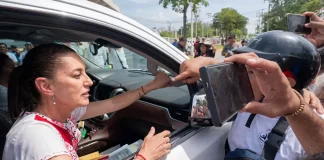 Sheinbaum responde ante reclamos de pacientes que denuncian falta de insumos médicos en Ciudad del Carmen, Campeche Sheinbaum responde ante reclamos de pacientes que denuncian falta de insumos médicos en Ciudad del Carmen, Campeche