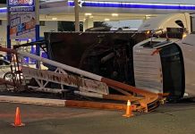Choque termina en volcamiento de un vehículo de carga al sur de Hermosillo Choque termina en volcamiento de un vehículo de carga al sur de Hermosillo