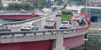 Motociclista cae desde puente al río Santa Catarina en Monterrey (VIDEO) Motociclista cae desde puente al río Santa Catarina en Monterrey (VIDEO)