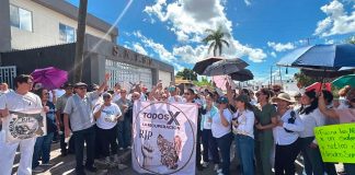 Se manifiestan trabajadores, jubilados y derechohabientes del IMSS por salarios y falta de insumos en Hermosillo